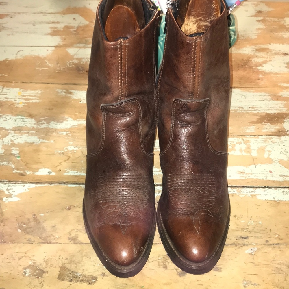 Men’s distressed brown ankle western/cowboy boots